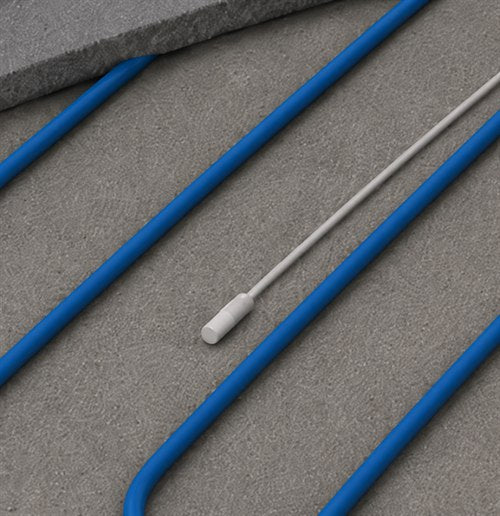 Sensor NTC branco posicionado entre dois trechos do cabo aquecedor azul.