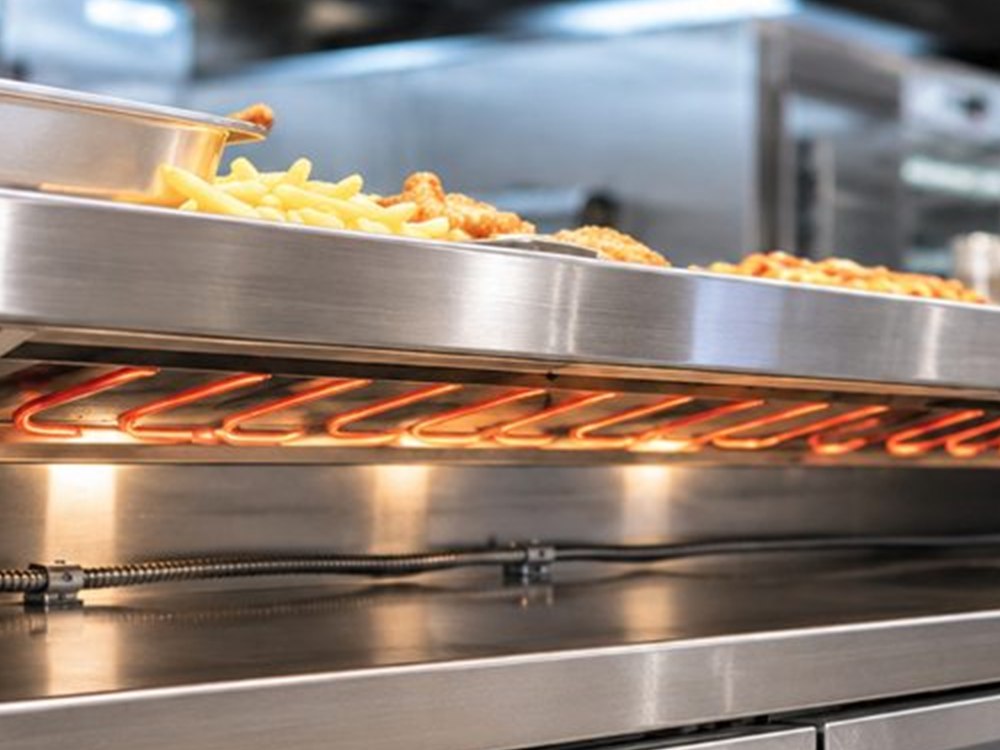 Aquecimento instalado sob a superfície da bancada de montagem de alimentos.